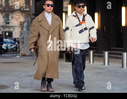 MILANO, Italien: 12. Januar 2019: Fashion Blogger street style Outfits vor Neil Barrett fashion show während der Mailand Fashion Week Herbst/Winter 2019 Mann Stockfoto