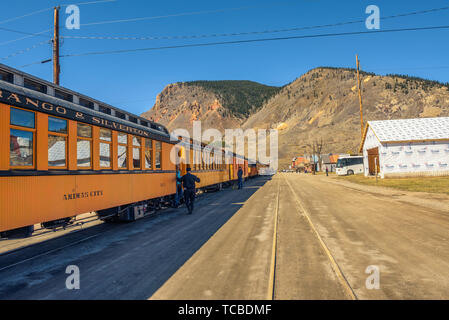 Leute, der Durango Silverton Schmalspurbahn in Silverton Stockfoto