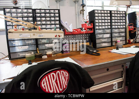 Turin, Piemont, Italien. 6. Juni, 2019. Turin, Italy-June 6, 2019: Feiern zum 100. Geburtstag von Aurora Penne, einem italienischen Pen factory Credit: Stefano Guidi/ZUMA Draht/Alamy leben Nachrichten Stockfoto