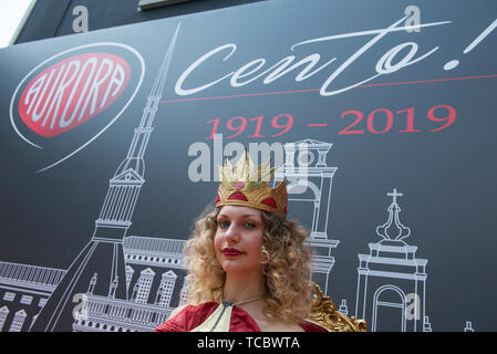 Turin, Piemont, Italien. 6. Juni, 2019. Turin, Italy-June 6, 2019: Feiern zum 100. Geburtstag von Aurora Penne, einem italienischen Pen factory Credit: Stefano Guidi/ZUMA Draht/Alamy leben Nachrichten Stockfoto