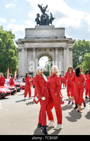 London, Großbritannien. 06 Juni, 2019. Paris Hilton und Caroline Stanbury nehmen an der Cash & Rakete Photocall in Wellington Arch in London. 6. JUNI 2019. Quelle: Matrix/MediaPunch *** FÜR NUR USA *** REF: SLI 192073 Credit: MediaPunch Inc/Alamy leben Nachrichten Stockfoto