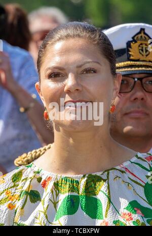 Solna, Schweden. 06 Juni, 2019. Kronprinzessin Victoria und Prinz Daniel von Schweden an Hagaparken in Solna Gemeinde nördlich von Stockholm, am Juni 06, 2019, anlässlich der Nationalen Tag der Schweden Quelle: Albert Nieboer/Niederlande/Point de Vue |/dpa/Alamy leben Nachrichten Stockfoto