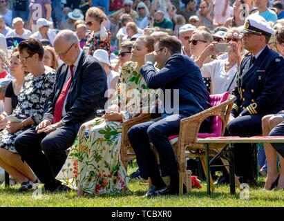 Solna, Schweden. 06 Juni, 2019. Kronprinzessin Victoria und Prinz Daniel von Schweden an Hagaparken in Solna Gemeinde nördlich von Stockholm, am Juni 06, 2019, anlässlich der Nationalen Tag der Schweden Quelle: Albert Nieboer/Niederlande/Point de Vue |/dpa/Alamy leben Nachrichten Stockfoto