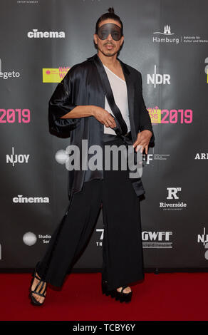 Hamburg, Deutschland. 06 Juni, 2019. Jorge González, Choreograph, kommt zu der Präsentation der Studio Hamburg Young Talent Award am Thalia Theater. Quelle: Georg Wendt/dpa/Alamy leben Nachrichten Stockfoto