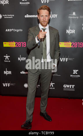 Hamburg, Deutschland. 06 Juni, 2019. Louis Klamroth, Schauspieler, kommt zu der Präsentation der Studio Hamburg Young Talent Award am Thalia Theater. Quelle: Georg Wendt/dpa/Alamy leben Nachrichten Stockfoto