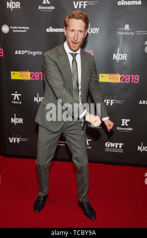 Hamburg, Deutschland. 06 Juni, 2019. Louis Klamroth, Schauspieler, kommt zu der Präsentation der Studio Hamburg Young Talent Award am Thalia Theater. Quelle: Georg Wendt/dpa/Alamy leben Nachrichten Stockfoto