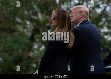 Pointe du Hoc, Frankreich. 06 Juni, 2019. Us-Präsident Donald Trump und First Lady Melania Trump tour Omaha Beach folgende Kennzeichnung eine Gedenkfeier zum 75. Jahrestag des D-Day in der Normandie amerikanische Friedhof und Denkmal Juni 6, 2019 in Pointe du Hoc, Frankreich. Tausende haben liefen auf die Normandie das 75-jährige Jubiläum der Operation Overlord, die Invasion der Alliierten im Zweiten Weltkrieg allgemein als D-Day bekannt zu gedenken. Credit: Planetpix/Alamy leben Nachrichten Stockfoto