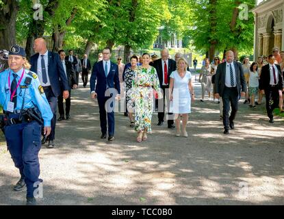 Solna, Schweden. 06 Juni, 2019. Kronprinzessin Victoria und Prinz Daniel von Schweden an Hagaparken in Solna Gemeinde nördlich von Stockholm, am Juni 06, 2019, anlässlich der Nationalen Tag der Schweden Quelle: Albert Nieboer/Niederlande/Point de Vue |/dpa/Alamy leben Nachrichten Stockfoto