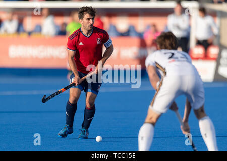 London, Vereinigtes Königreich. 06 Jun, 2019. Phil Roper von Wimbledon (GBR), die in Aktion während der Fih-Pro League Match zwischen England vs Deutschland (Männer) an Lea Valley Hockey und Tennis Center am Donnerstag, Juni 06, 2019 in London, England. (Nur redaktionelle Nutzung, eine Lizenz für die gewerbliche Nutzung erforderlich. Keine Verwendung in Wetten, Spiele oder einer einzelnen Verein/Liga/player Publikationen.) Credit: Taka G Wu Credit: Taka Wu/Alamy leben Nachrichten Stockfoto