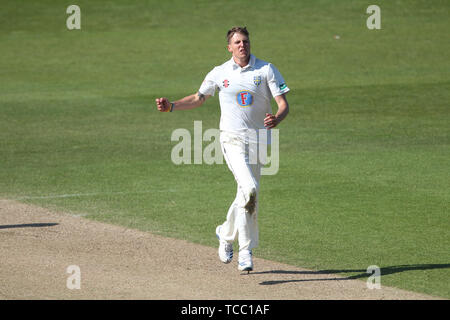 CHESTER LE STREET, ENGLAND 6. JUNI Brydon Carse of Durham während der vierte Tag des Specsavers County Championship Division 2 Übereinstimmung zwischen Durham County Cricket Club und Derbyshire County Cricket Club Emirates Riverside, Chester Le Street am Donnerstag, 6 2019. (Credit: Mark Fletcher | MI Nachrichten) Credit: MI Nachrichten & Sport/Alamy leben Nachrichten Stockfoto