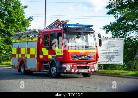 Kincardine, UK. 06 Juni, 2019. Ein Brand crew Ausstiege aus der Szene. EMS waren im mit einer Flamme, die Sie im stillgelegten Bergwerk Longannet Power Station in der Nähe von Kincardine, Fife brach zu beschäftigen. Die Flamme begann um 14:50 Uhr BST in einer stillgelegten Kohlebunker. EMS begonnen, die Räumlichkeiten zu verlassen um 18:55 Uhr BST möglich. Credit: SOPA Images Limited/Alamy leben Nachrichten Stockfoto