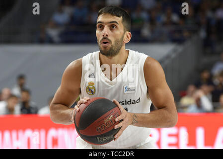 Madrid, Spanien. 06 Juni, 2019. Facundo Campazzo von Real Madrid ist in den Halbfinalen der Liga ACB-Match zwischen Real Madrid und Valencia Korb Wizink Zentrum in Madrid gesehen. (Endstand: Real Madrid 94 - 72 Valencia Warenkorb) Credit: SOPA Images Limited/Alamy leben Nachrichten Stockfoto