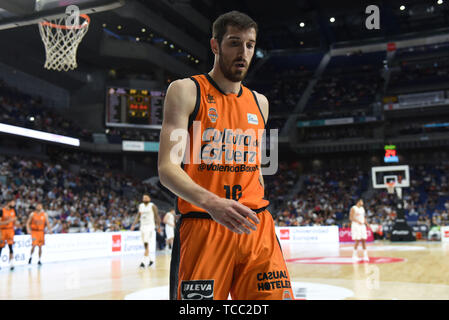 Madrid, Spanien. 06 Juni, 2019. Guillem Vives von Valencia ist im Halbfinale der Liga ACB-Match zwischen Real Madrid und Valencia Korb Wizink Zentrum in Madrid gesehen. (Endstand: Real Madrid 94 - 72 Valencia Warenkorb) Credit: SOPA Images Limited/Alamy leben Nachrichten Stockfoto