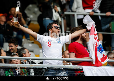 Guimaraes, Portugal. 06 Juni, 2019. Ein England Fan vor dem UEFA Nationen League Finale zwischen den Niederlanden und England in Estadio D. Afonso Henriques am 6. Juni 2019 in Guimaraes, Portugal. (Foto von Daniel Chesterton/phcimages.com) Credit: PHC Images/Alamy leben Nachrichten Stockfoto