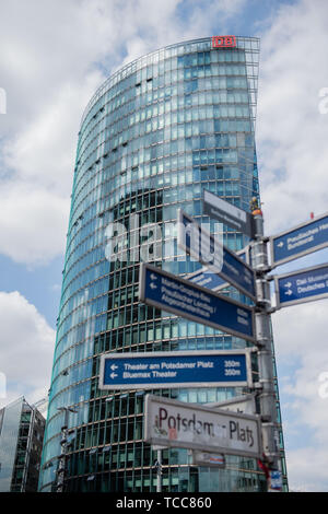 Berlin, Deutschland. 07 Juni, 2019. Der Hauptsitz der Deutschen Bahn am Potsdamer Platz. Credit: Lisa Ducret/dpa/Alamy leben Nachrichten Stockfoto