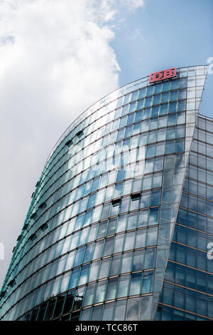 Berlin, Deutschland. 07 Juni, 2019. Der Hauptsitz der Deutschen Bahn am Potsdamer Platz. Credit: Lisa Ducret/dpa/Alamy leben Nachrichten Stockfoto