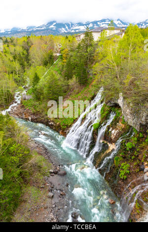 Shirahige-no-taki Wasserfälle und der Tokachi River in Biei, Hokkaido, Japan Stockfoto