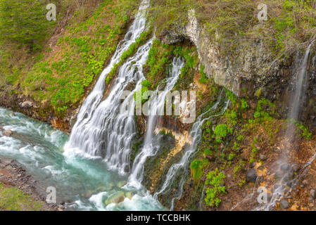 Shirahige-no-taki Wasserfälle und der Tokachi River in Biei, Hokkaido, Japan Stockfoto