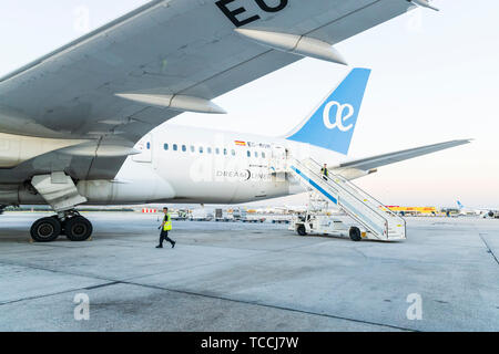 Boeing 787 Dreamliner mit Air Europa Markierungen, am Flughafen Madrid Barajas, Spanien Stockfoto