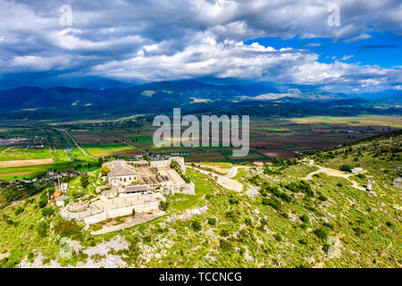 Luftaufnahme von Lekuresi Schloss in Saranda, Albanien Stockfoto