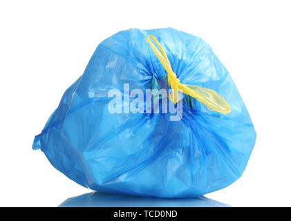 Blauen Müllsack mit Abfall isoliert auf weißem Stockfoto