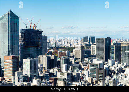 Asien Business Konzept für Immobilien und Corporate Bau - Panoramablick auf die City Skyline Luftbild unter blauem Himmel in der hamamatsucho, Tokyo, Jap Stockfoto