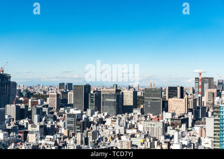 Asien Business Konzept für Immobilien und Corporate Bau - Panoramablick auf die City Skyline Luftbild unter blauem Himmel in der hamamatsucho, Tokyo, Jap Stockfoto