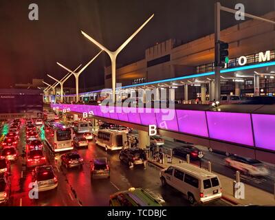 Los Angeles, 19. Mai: Nigt Ansicht der busy LAX International Airport am 19. Mai 2019 in Los Angeles Stockfoto