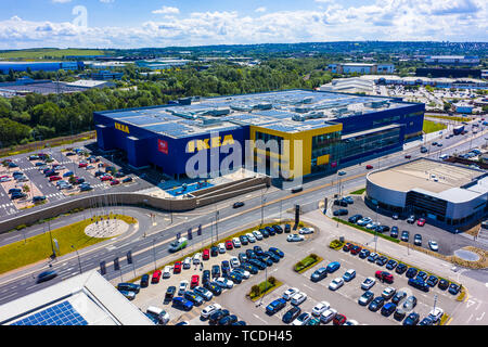 SHEFFIELD, Großbritannien - 6. JUNI 2019: Luftaufnahme der großen neuen Ikea gebaut am Stadtrand von Sheffield Stockfoto