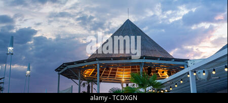 Snackbar am Strand im Abendlicht, Sommer rest Stockfoto