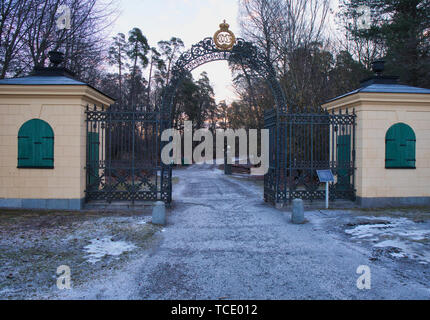 Dekorativen schmiedeeisernen Eingangstore zu Haga Park Hagaparken im Winter, Solna, Stockholm, Schweden, Skandinavien Stockfoto