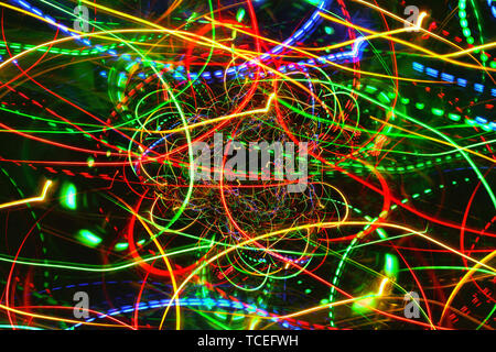 Zusammenfassung Hintergrund mit Bewegung leuchtende Lichter Linien Stockfoto
