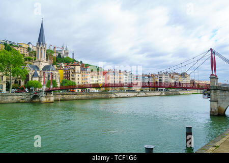 Blick auf die Saône, Saint Georges Kirche und Braut, und Basilika Notre-Dame, in Lyon, Frankreich Stockfoto