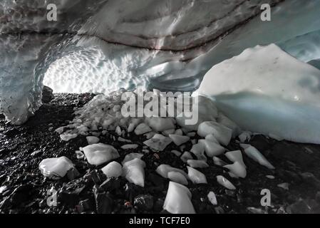 Eingang einer Höhle Eis eines Gletschers, vier großen Eishöhlen, Okanogan-Wenatchee National Forest, Washington, USA, Nordamerika Stockfoto