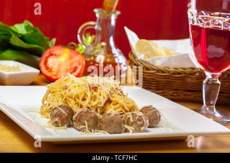 Spaghetti Nudeln mit Fleischbällchen Stockfoto