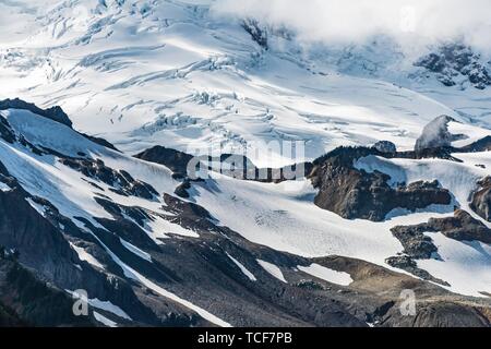 Gletscher mit Schnee, Eis und Felsen, Mt. Baker, Mount Baker-Snoqualmie National Forest, Washington, USA, Nordamerika Stockfoto
