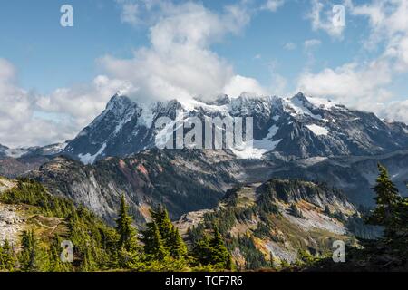 Mt. Mit Schnee und Gletscher, Mt Shuksan. Baker-Snoqualmie National Forest, Washington, USA, Nordamerika Stockfoto