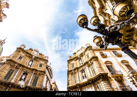 Quattro Canti, (Piazza Vigliena), ist eine barocke Platz in Palermo, Sizilien, Süditalien. Stockfoto