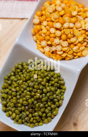 Gruppe von farbigen verschiedene Bohnen Stockfoto