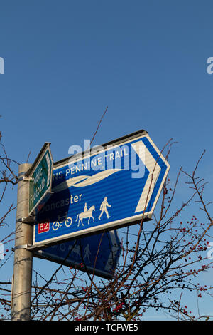 Schild Muiti Zweck weg Trans Pennine Trail und Fußweg Zeichen in der Nähe von Doncaster entlang des Flusses Deane South Yorkshire entfernt Stockfoto