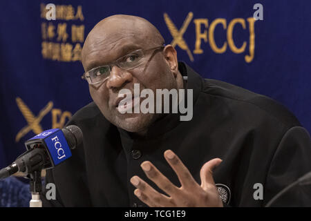 Tokio, Japan. 7. Juni 2019. American pro Fighter und Schauspieler Bob Sapp spricht während einer Pressekonferenz an der ausländischen Korrespondenten "Club für Japan in der Innenstadt von Tokio. Sapp, der auch ein ehemaliger amerikanischer NFL player, WWE Wrestler Professional und Weltmeister Kick Boxer besucht der Verein seine Meinungen über die japanische TV-Industrie als Ausländer Berühmtheit in Japan zu teilen. Als Schauspieler war er in mehreren Filmen, darunter "Conan der Barbar" und mit Adam Sandler in "Kredit die längste Yard': Rodrigo Reyes Marin/ZUMA Draht/Alamy leben Nachrichten Stockfoto