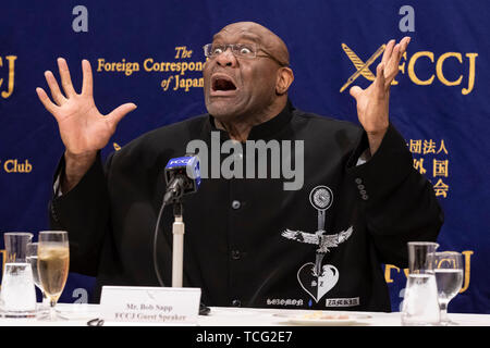 Tokio, Japan. 07 Juni, 2019. American pro Fighter und Schauspieler Bob Sapp spricht während einer Pressekonferenz an der ausländischen Korrespondenten "Club für Japan. Sapp, der auch ein ehemaliger amerikanischer NFL player, WWE Wrestler Professional und Weltmeister Kick Boxer besucht der Verein seine Meinungen über die japanische TV-Industrie als Ausländer Berühmtheit in Japan zu teilen. Als Schauspieler war er in mehreren Filmen, darunter "Conan der Barbar" und mit Adam Sandler in "The Longest Yard". Credit: Rodrigo Reyes Marin/LBA/Alamy leben Nachrichten Stockfoto