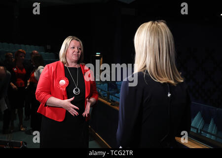 Peterborough, Großbritannien. 07 Juni, 2019. Lisa Forbes (Labour Party Kandidat) hat das neue Mitglied des Parlaments geworden für Peterborough, schlug Mike Greene (Brexit Kandidat) auf den zweiten Platz und Paul Bristow (Konservative Partei Kandidat) wurde Dritter. Die nachwahl wurde in Peterborough, die heute nach Entehrten MP Fiona Onasanya wurde von ihrem Posten als Peterborough MP bei über 19.000 einen Rückruf Petition unterschrieben entfernt, nach ihrem Auftritt vor Gericht über eine Beschleunigenkarte, und ihr Zauber im Gefängnis. Peterborough Nachwahl, Peterborough, Cambridgeshire, Großbritannien am 7. Juni 2019. Credit: Paul Marriott/Al Stockfoto