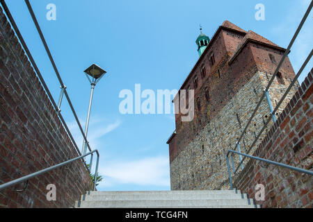 Hansestadt Havelberg, Deutschland. 06 Juni, 2019. Das Westgebäude des Doms St. Marien zu Havelberg. Der Dom, ursprünglich im romanischen Stil erbaut, stammt aus 1150. Auch das Kloster, das Kloster gehört, sagte in der zweiten Hälfte des 12. Jahrhunderts errichtet worden zu sein. Credit: Klaus-Dietmar Gabbert/dpa-Zentralbild/ZB/dpa/Alamy leben Nachrichten Stockfoto