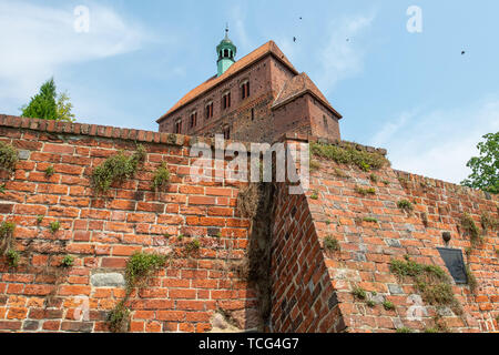 Hansestadt Havelberg, Deutschland. 06 Juni, 2019. Das Westgebäude des Doms St. Marien zu Havelberg. Der Dom, ursprünglich im romanischen Stil erbaut, stammt aus 1150. Auch das Kloster, das Kloster gehört, sagte in der zweiten Hälfte des 12. Jahrhunderts errichtet worden zu sein. Credit: Klaus-Dietmar Gabbert/dpa-Zentralbild/ZB/dpa/Alamy leben Nachrichten Stockfoto