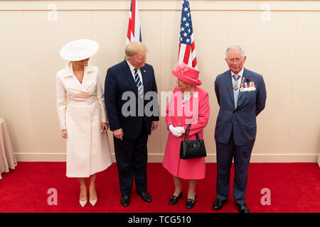 London, Großbritannien. 05 Juni, 2019. Präsident Donald J. Trumpf und die erste Dame Melania Trump BritainÕs Treffen mit Königin Elizabeth II. und Prinz von Wales Mittwoch, 5. Juni 2019, an der Southsea Common in Portsmouth, England. Personen: Präsident Donald Trump, Königin Elizabeth II. Credit: Stürme Media Group/Alamy leben Nachrichten Stockfoto