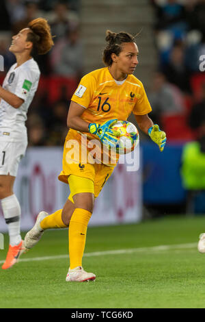 Paris, Frankreich. 7. Juni 2019. Sarah Bouhaddi (Frankreich) während die FIFA Frauen-WM Frankreich 2019 Gruppe eine Übereinstimmung zwischen Frankreich 4-0 Südkorea im Parc des Princes in Paris, Frankreich, 7. Juni 2019. Stockfoto