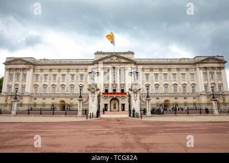 London, Großbritannien. 08 Juni, 2019. Buckingham Palace in London, am Juni 08, 2019 Foto: Albert Nieboer/Niederlande/Point de Vue | Quelle: dpa Picture alliance/Alamy leben Nachrichten Stockfoto
