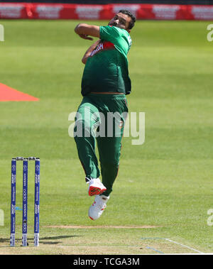 CARDIFF, Wales. 08. JUNI 2019: mashrafe Mortaza von Bangladesch bowling während des England v Bangladesch, ICC Cricket World Cup Match, in Cardiff Wales Stadium, Cardiff, Wales. Quelle: European Sports Fotografische Agentur/Alamy leben Nachrichten Stockfoto