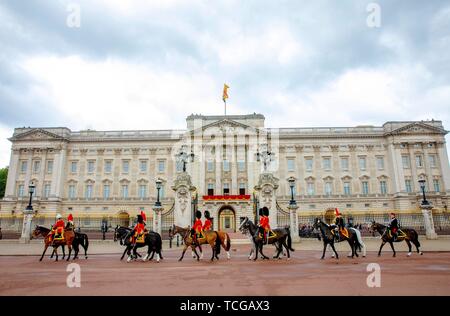 London, Großbritannien. 08 Juni, 2019. Buckingham Palace in London, am Juni 08, 2019 Foto: Albert Nieboer/Niederlande/Point de Vue | Quelle: dpa Picture alliance/Alamy leben Nachrichten Stockfoto